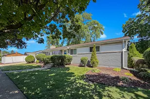9840 Warren St, Oak Lawn, IL 60453 - Photo 2