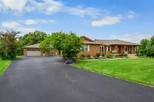 28 Tomahawk Trail, Oswego, IL 60543 - Photo 1