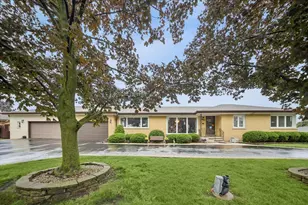 8231 W Berwyn Ave, Chicago, IL 60656 - Photo 1