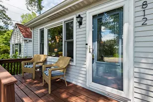 812 Lake Shore Dr, Wauconda, IL 60084 - Photo 2