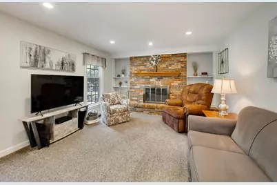 916 S Dymond Road, Libertyville, IL 60048 - Photo 8