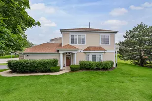2077 College Green Dr, Elgin, IL 60123 - Photo 2
