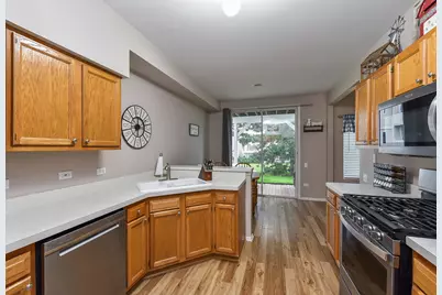 2077 College Green Drive #2077, Elgin, IL 60123 - Photo 8