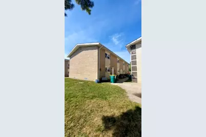 2204 Hebron Avenue #D, Zion, IL 60099 - Photo 2