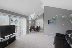 1123 Courtland Dr, Buffalo Grove, IL 60089 - Photo 4