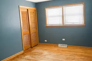 10828 S Kilbourn Ave, Oak Lawn, IL 60453 - Photo 6