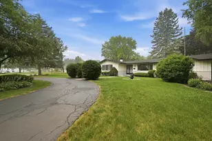 2508 Gabriel Ave, Zion, IL 60099 - Photo 2