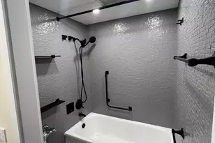 300 N State St, Chicago, IL 60654 - Photo 18
