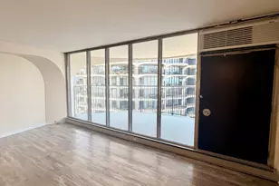 300 N State St, Chicago, IL 60654 - Photo 4