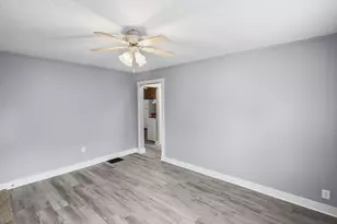 506 E Elm St, Salem, IL 62881 - Photo 12
