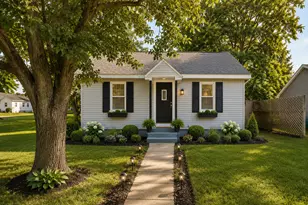 506 E Elm St, Salem, IL 62881 - Photo 2