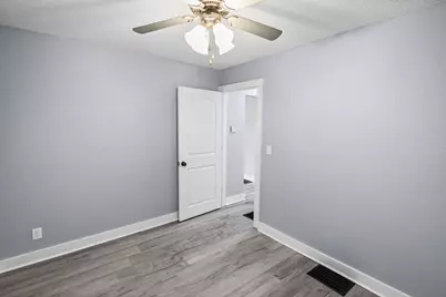 506 E Elm Street, Salem, IL 62881 - Photo 18