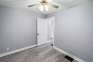 506 E Elm St, Salem, IL 62881 - Photo 18