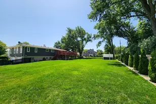 560 Lincoln St, Roselle, IL 60172 - Photo 36