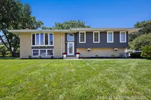560 Lincoln St, Roselle, IL 60172 - Photo 2