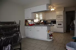 9647 S Sacramento Ave, Evergreen Park, IL 60805 - Photo 6