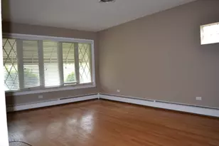 9647 S Sacramento Ave, Evergreen Park, IL 60805 - Photo 4