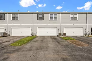 262 Springbrook Trail S, Oswego, IL 60543 - Photo 4
