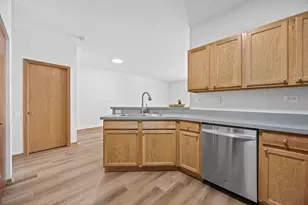 262 Springbrook Trail S, Oswego, IL 60543 - Photo 8