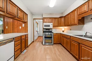 34W268 Giese Rd, Batavia, IL 60510 - Photo 12