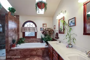 1162 Sandhurst Dr, Buffalo Grove, IL 60089 - Photo 10