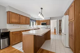 41W610 Silvana Dr, Elgin, IL 60124 - Photo 6