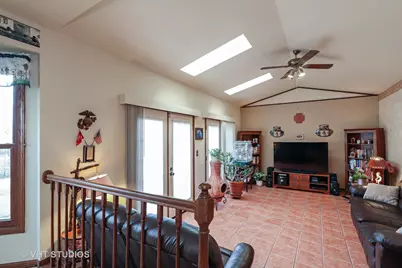 1162 Sandhurst Drive, Buffalo Grove, IL 60089 - Photo 8