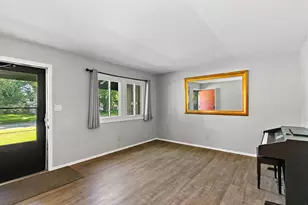 85 Sherbon Ln, Crystal Lake, IL 60014 - Photo 2
