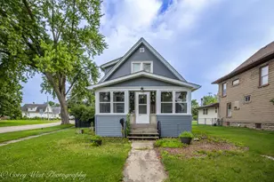 324 E Main St, Genoa, IL 60135 - Photo 2