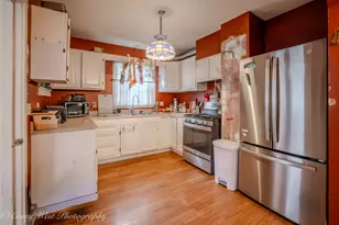 324 E Main St, Genoa, IL 60135 - Photo 10
