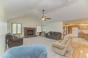 315 Coaler Dr, Coal City, IL 60416 - Photo 4