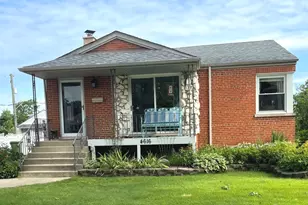 4616 W 97th Pl, Oak Lawn, IL 60453 - Photo 2