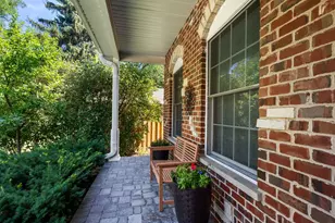 409 S Phelps Ave, Arlington Heights, IL 60004 - Photo 2