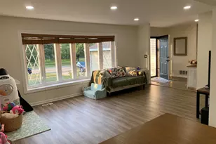 117 Mill Pond Dr, Glendale Heights, IL 60139 - Photo 4