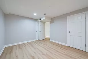 7330 N Kilbourn Ave, Lincolnwood, IL 60712 - Photo 18