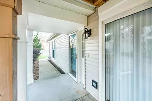 214 N Cathy Ln, Mount Prospect, IL 60056 - Photo 2