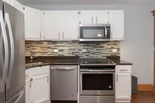 3710 N Clark St, Chicago, IL 60613 - Photo 2