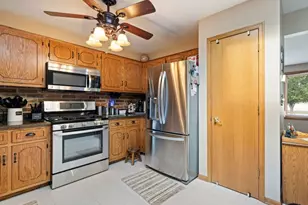 903 Prescott Dr, Joliet, IL 60432 - Photo 6