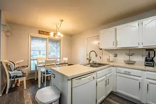 2S677 Wembly Dr, Warrenville, IL 60555 - Photo 10