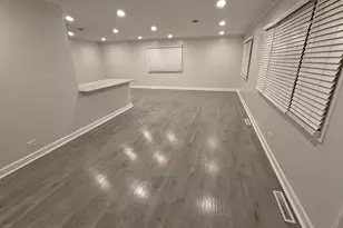 18468 W Meadow Ln, Gurnee, IL 60031 - Photo 2