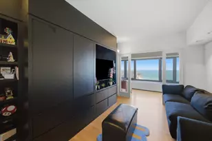 175 E Delaware Pl, Chicago, IL 60611 - Photo 8