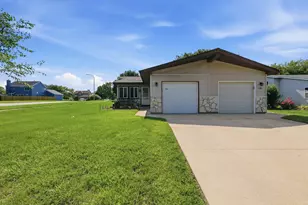 700 Michigan Ave, South Elgin, IL 60177 - Photo 2
