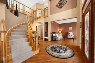8 Fairfax Ct, Bolingbrook, IL 60490 - Photo 4