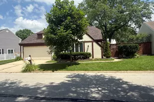2851 Garden Dr, Lisle, IL 60532 - Photo 2