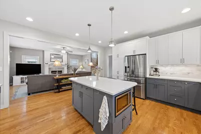 198 N Glenview Avenue, Elmhurst, IL 60126 - Photo 14