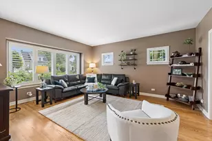 198 N Glenview Ave, Elmhurst, IL 60126 - Photo 6