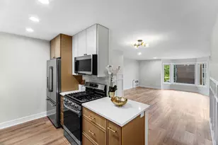 2400 Archbury Dr, Park Ridge, IL 60068 - Photo 4