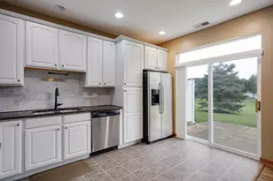 407 Bluegrass Pkwy, Oswego, IL 60543 - Photo 10