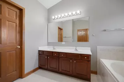 407 Bluegrass Parkway, Oswego, IL 60543 - Photo 18