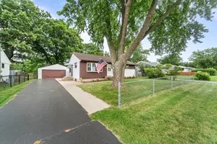 1006 Copper Dr, Machesney Park, IL 61115 - Photo 2